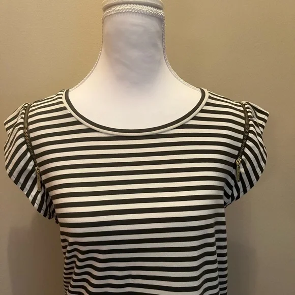 #307 Michael Kors Olive and White Striped Dress In Excellent condition. - Picture 3 of 11